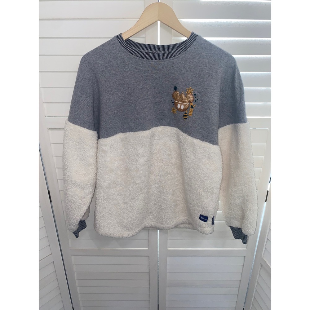 Disney Spirit Jersey Epcot Festival of the Holidays 2023 Grey White Sherpa XS